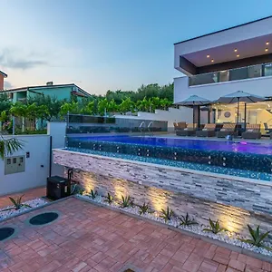 https://villa-lorena-crikvenica.primorje-gorskikotar.com