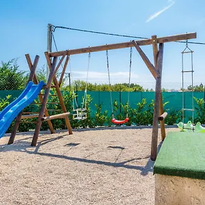 https://villa-kamenica-kras.primorje-gorskikotar.com