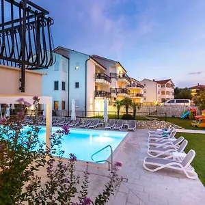 https://cool-silo-appartement-resort.primorje-gorskikotar.com