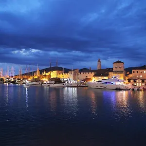Macola Apartman